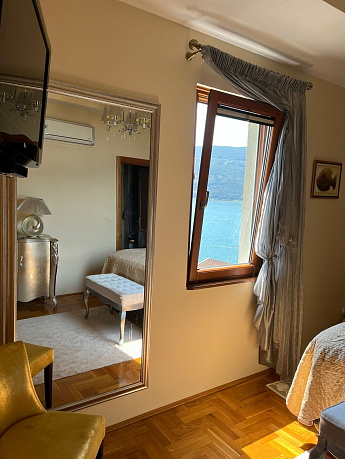 Wohnung in Herceg Novi zum Verkauf mit Panoramablick auf das Meer